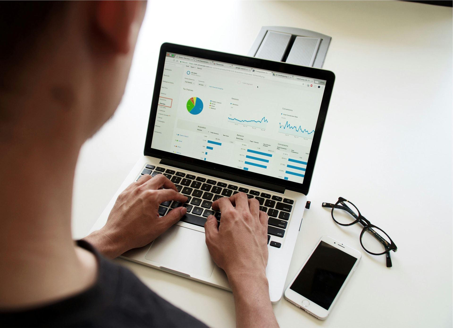 Golf business intelligence dashboard displaying operational data